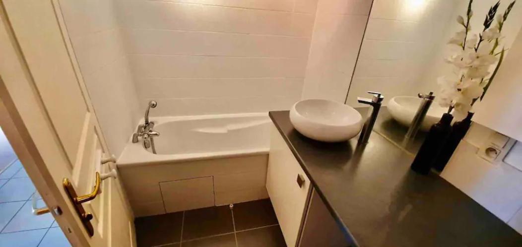 Tichnich Appartement - 2 Bedrooms - 1 Min Away From Train Station آنماس المظهر الخارجي الصورة