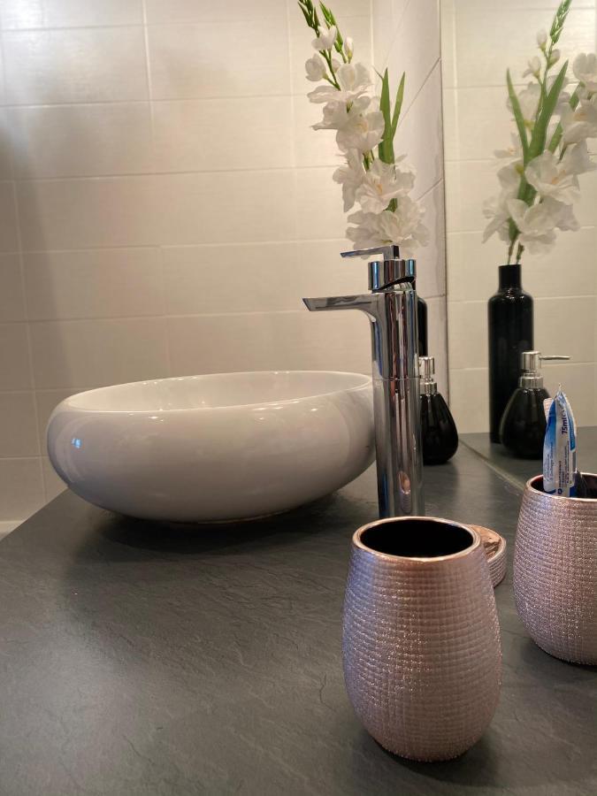 Tichnich Appartement - 2 Bedrooms - 1 Min Away From Train Station آنماس المظهر الخارجي الصورة